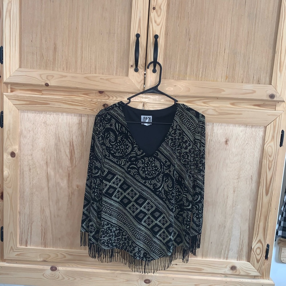 R & M Richards v-neck printed beaded fringe shirt size L